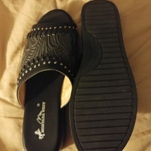 Montana West slides size 8